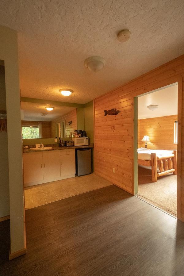 Wild Coast Wilderness Resort Port Renfrew Exterior foto